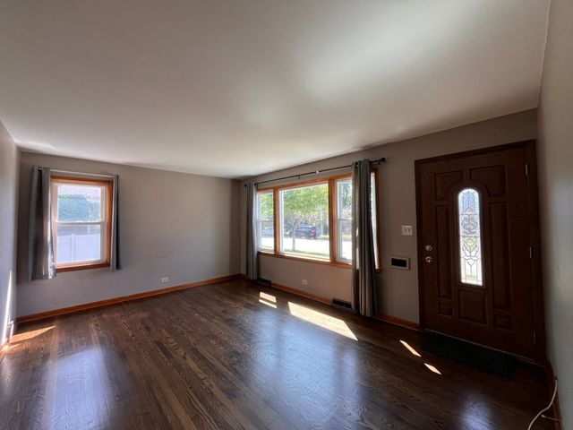 2714 W 97th Street, Evergreen Park, IL 60805