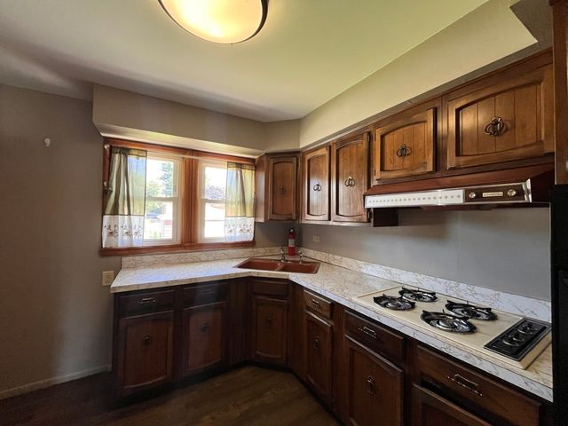 2714 W 97th Street, Evergreen Park, IL 60805