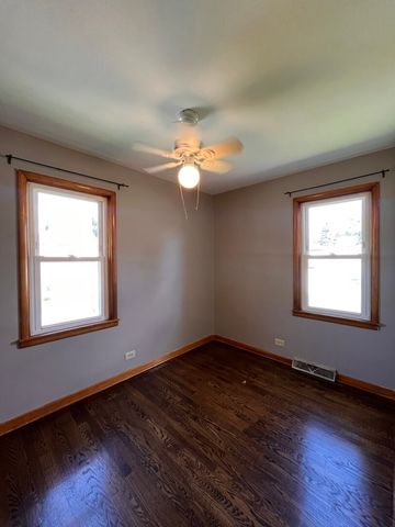 2714 W 97th Street, Evergreen Park, IL 60805