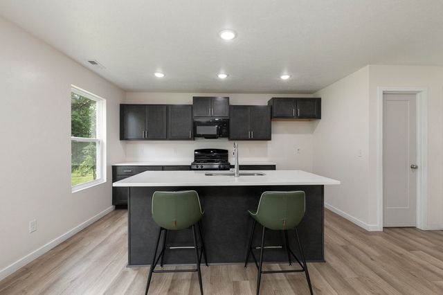1145 E Manitou Court, Nixa, MO 65714