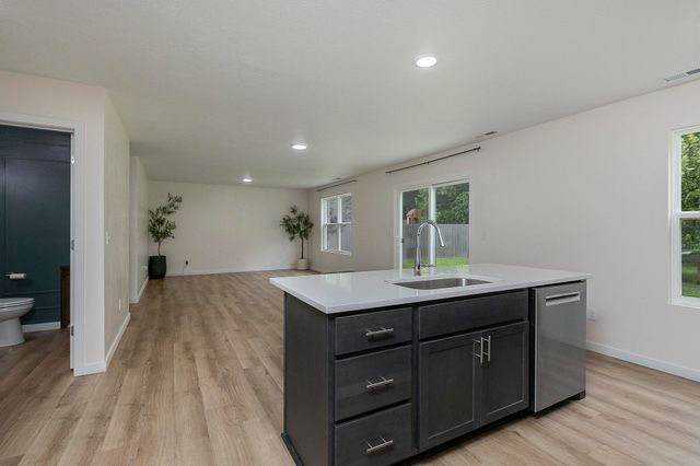 1145 E Manitou Court, Nixa, MO 65714