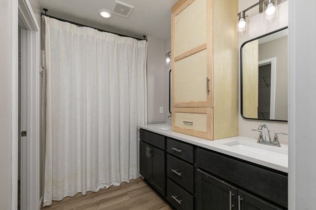 1145 E Manitou Court, Nixa, MO 65714