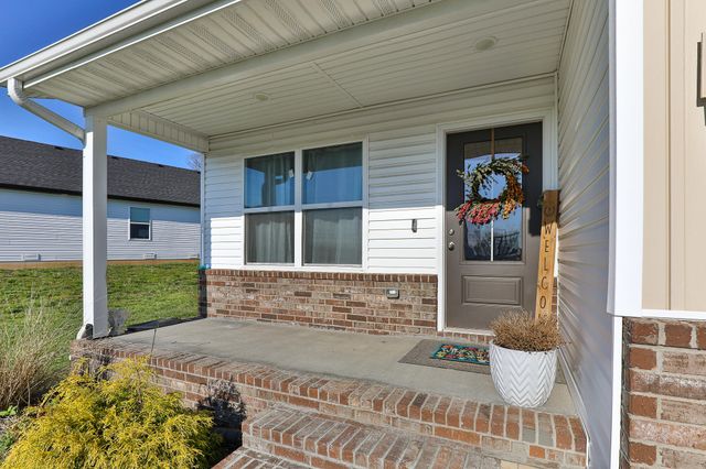 1145 E Manitou Court, Nixa, MO 65714