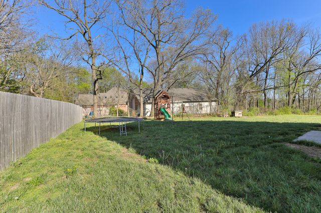 1145 E Manitou Court, Nixa, MO 65714