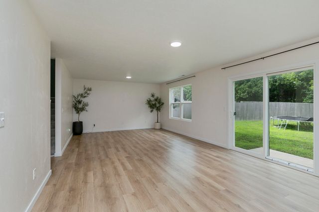 1145 E Manitou Court, Nixa, MO 65714