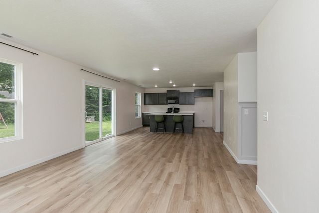 1145 E Manitou Court, Nixa, MO 65714