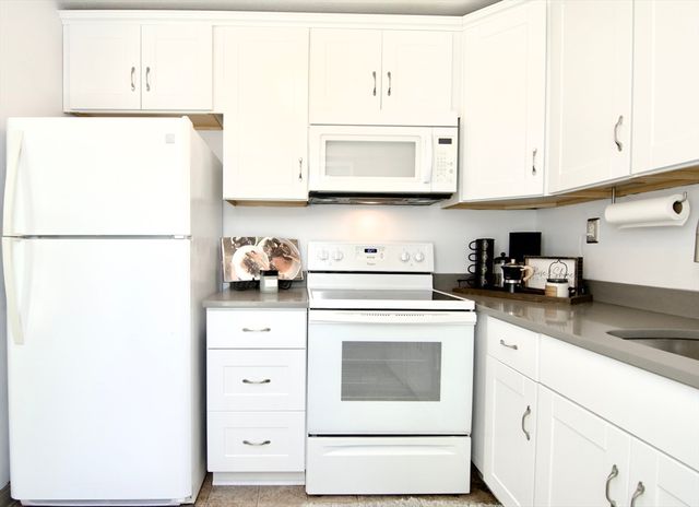 264 Nassau Drive 264, Springfield, MA 01129