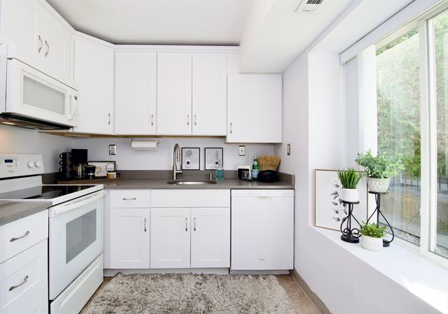 264 Nassau Drive 264, Springfield, MA 01129