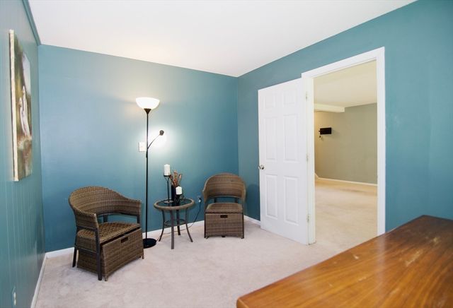 264 Nassau Drive 264, Springfield, MA 01129
