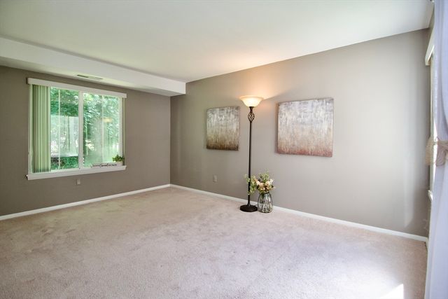 264 Nassau Drive 264, Springfield, MA 01129