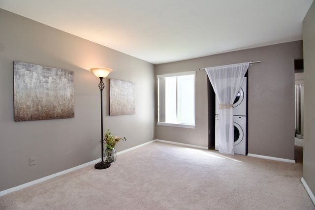 264 Nassau Drive 264, Springfield, MA 01129