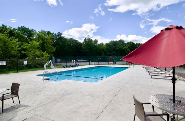 264 Nassau Drive 264, Springfield, MA 01129