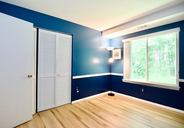 264 Nassau Drive 264, Springfield, MA 01129