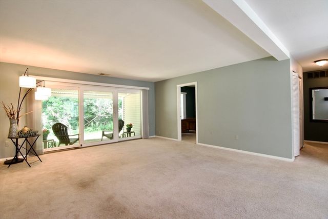 264 Nassau Drive 264, Springfield, MA 01129