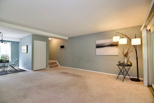 264 Nassau Drive 264, Springfield, MA 01129