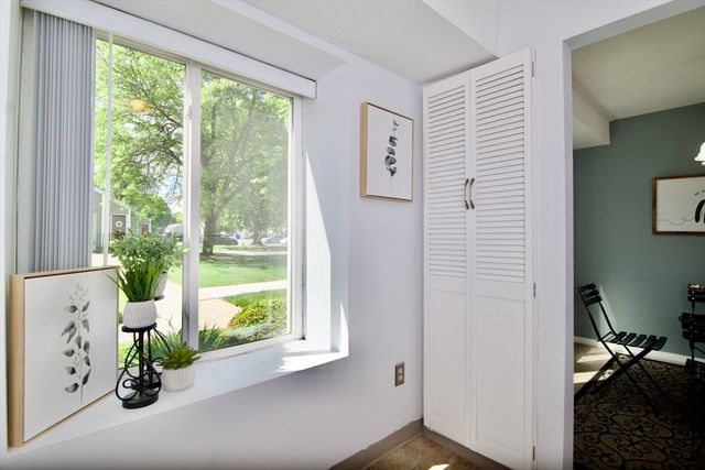 264 Nassau Drive 264, Springfield, MA 01129