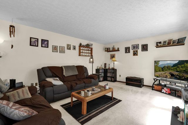 527 Warwick Lane, Pickerington, OH 43147