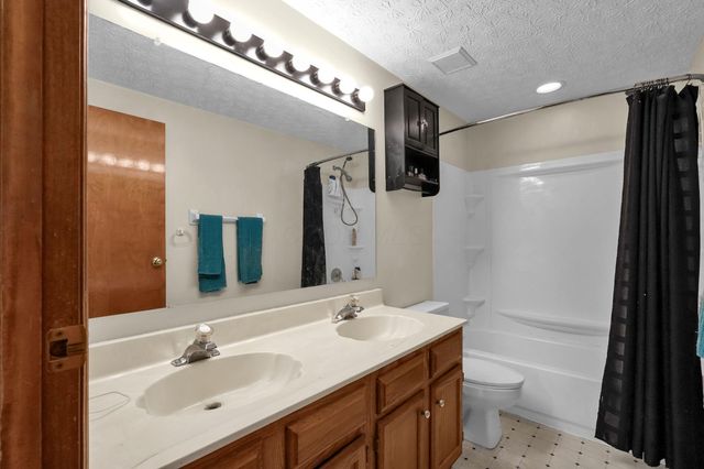 527 Warwick Lane, Pickerington, OH 43147