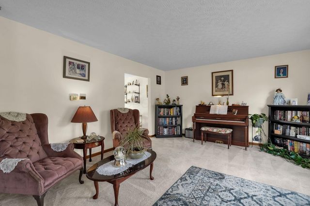 527 Warwick Lane, Pickerington, OH 43147