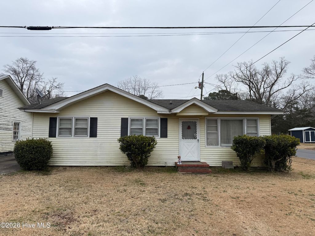 67 Mayo Street S, Maury, NC 28554