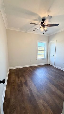 228 Newsom Dr, Houma, LA 70360