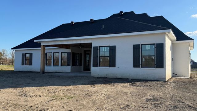 228 Newsom Dr, Houma, LA 70360