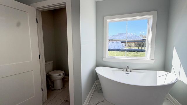 228 Newsom Dr, Houma, LA 70360