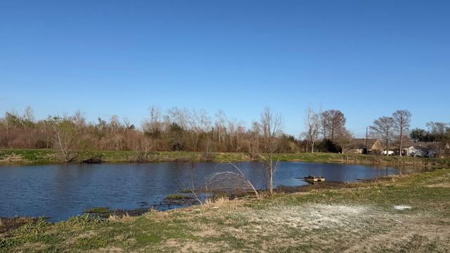 228 Newsom Dr, Houma, LA 70360