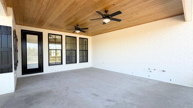 228 Newsom Dr, Houma, LA 70360