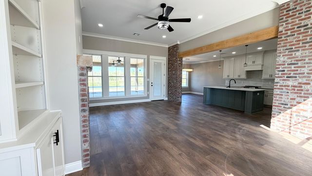 228 Newsom Dr, Houma, LA 70360