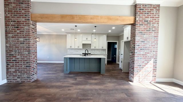 228 Newsom Dr, Houma, LA 70360