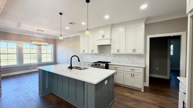 228 Newsom Dr, Houma, LA 70360