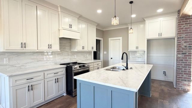 228 Newsom Dr, Houma, LA 70360