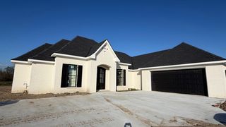 228 Newsom Dr, Houma, LA 70360