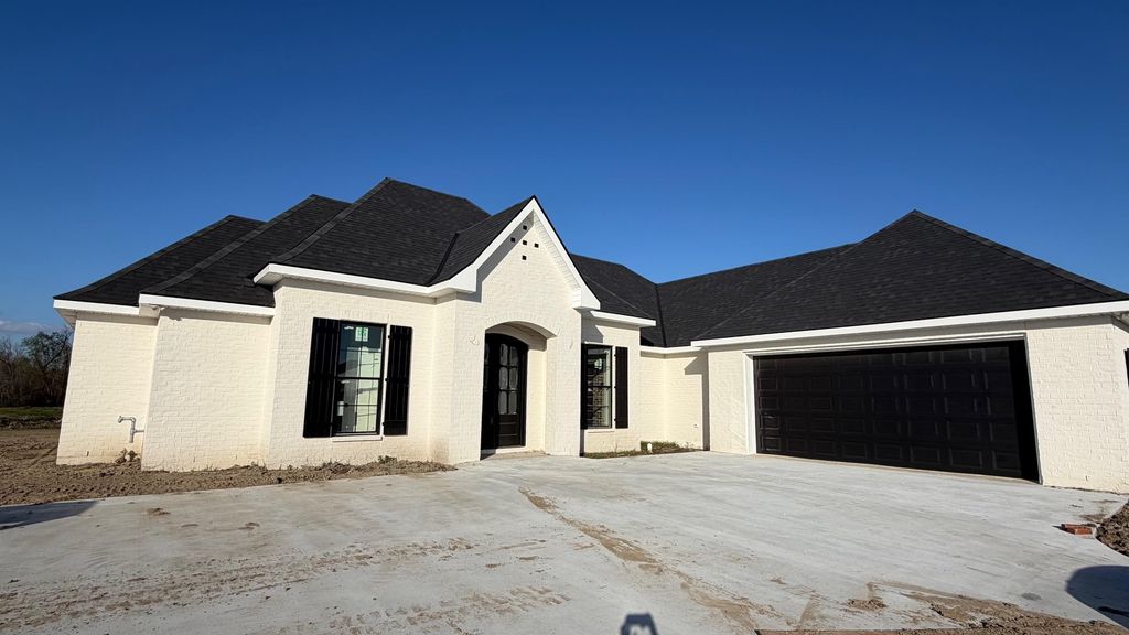 228 Newsom Dr, Houma, LA 70360