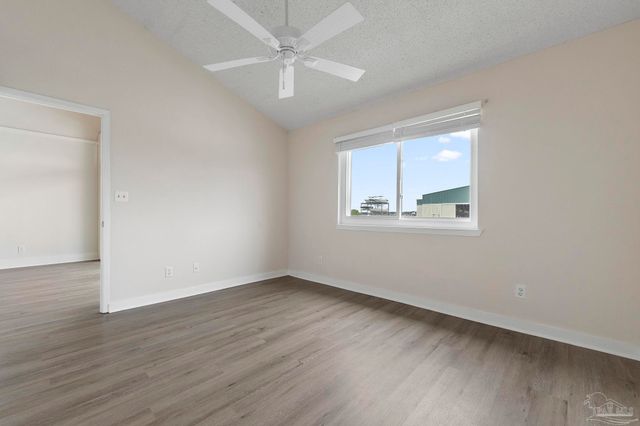 14100 River Rd 324B, Pensacola, FL 32507