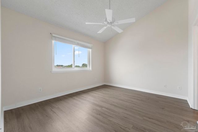 14100 River Rd 324B, Pensacola, FL 32507