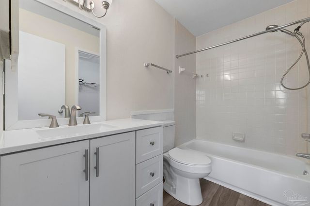 14100 River Rd 324B, Pensacola, FL 32507