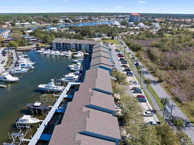 14100 River Rd 324B, Pensacola, FL 32507