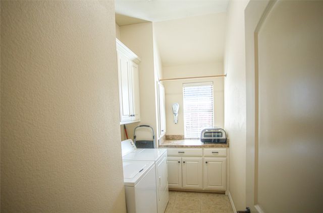 818 N Tejas Drive, Sanger, TX 76266