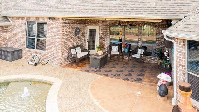 818 N Tejas Drive, Sanger, TX 76266