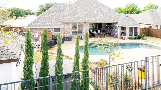 818 N Tejas Drive, Sanger, TX 76266