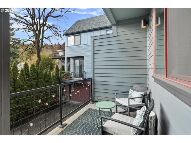 5047 Sw VIEW POINT Ter C, Portland, OR 97239