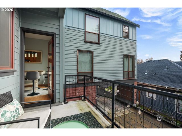 5047 Sw VIEW POINT Ter C, Portland, OR 97239