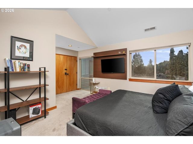 5047 Sw VIEW POINT Ter C, Portland, OR 97239