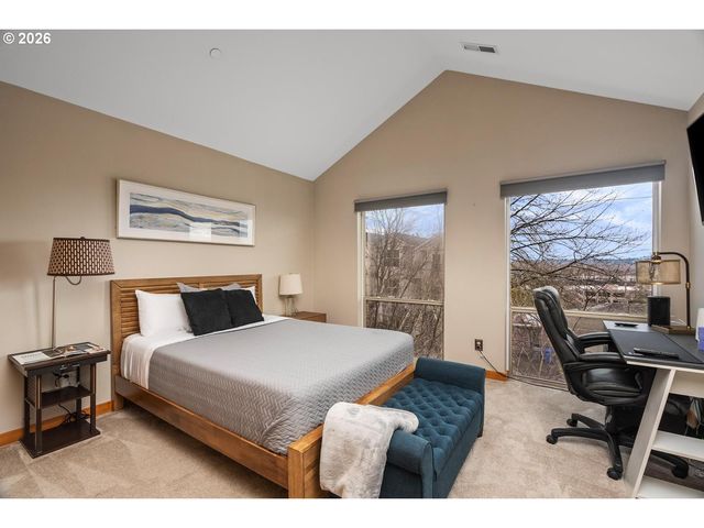 5047 Sw VIEW POINT Ter C, Portland, OR 97239