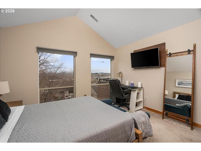 5047 Sw VIEW POINT Ter C, Portland, OR 97239