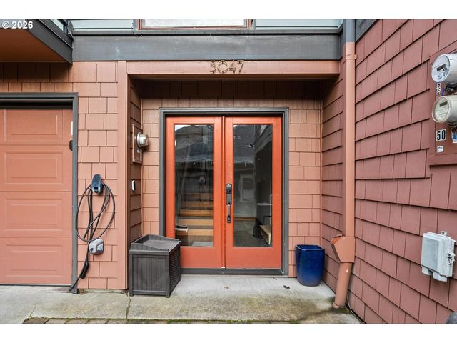 5047 Sw VIEW POINT Ter C, Portland, OR 97239