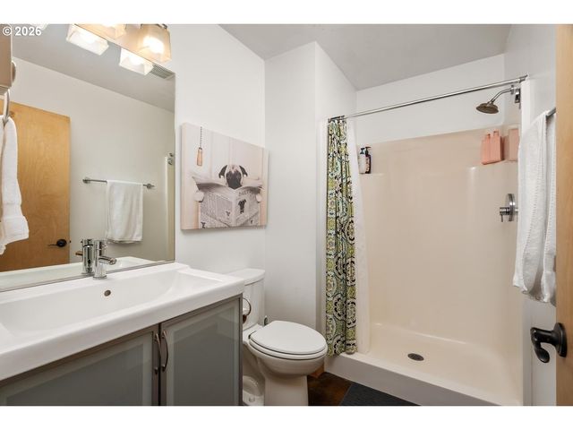 5047 Sw VIEW POINT Ter C, Portland, OR 97239