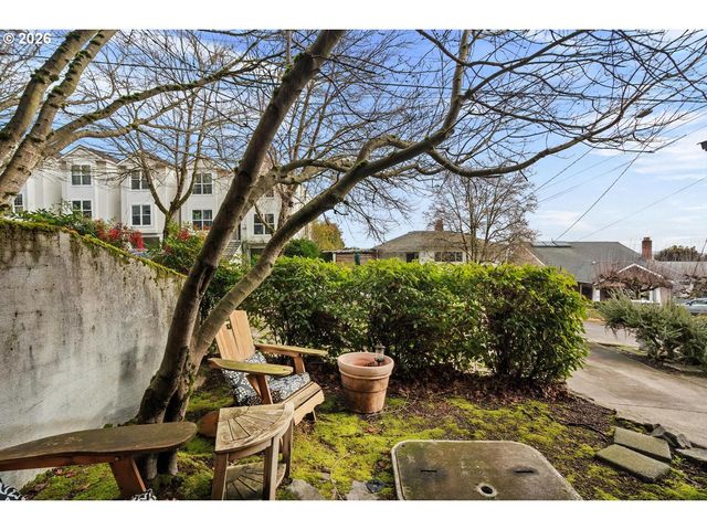 5047 Sw VIEW POINT Ter C, Portland, OR 97239